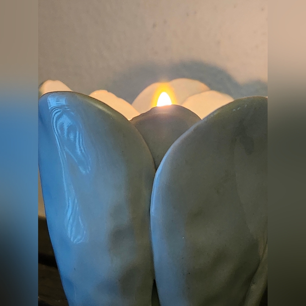 Adorable Tulip Tealight Candle Holder. 2 Candles Incl.  Lite Blue.  Cute!